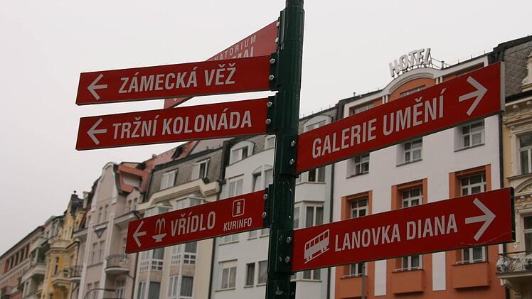 Hinweisschilder in der Kurzone von Karlsbad