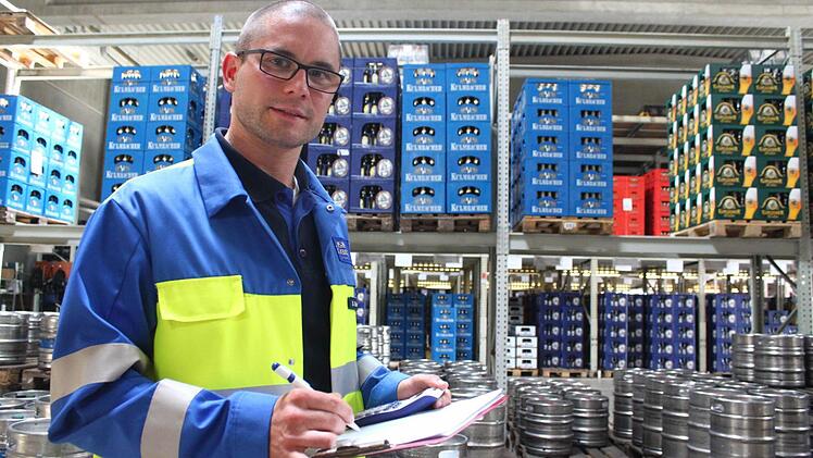 Benjamin Korndörfer ist Fachkraft für Lagerlogistik und bildet sich derzeit zum Meister weiter. Foto: Jürgen Gärtner