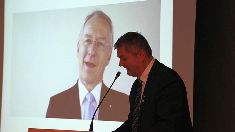 Thomas Luger startet die Videobotschaft von Werner Schnappauf.  Foto: Friedwald Schedel