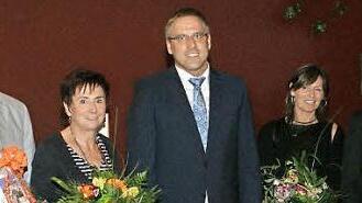 Günther Brandt und Wolfgang Müller wurden in Rauhenebrach in den Ruhestand verabschiedet (von links): Brandt mit Gattin Doris, Bürgermeister Bäuerlein, Hanne und Wolfgang Müller. Foto: S. Weinbeer