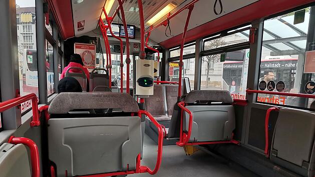 Weil Fahrer Unfall vermeiden wollte: zwei Fahrg&auml;ste (62 & 56) bei Vollbremsung in Linienbus in F&uuml;rth verletzt