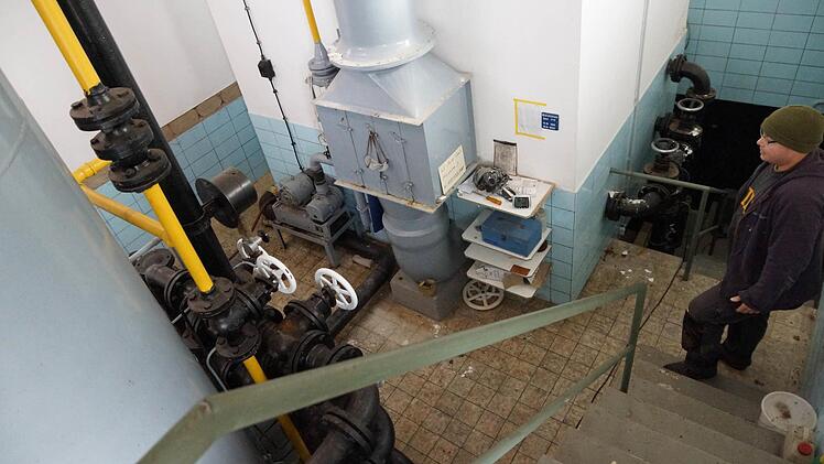 Auf Hartmut Vierle wartet im Brunnenhaus viel Arbeit.Foto: Arkadius Guzy
