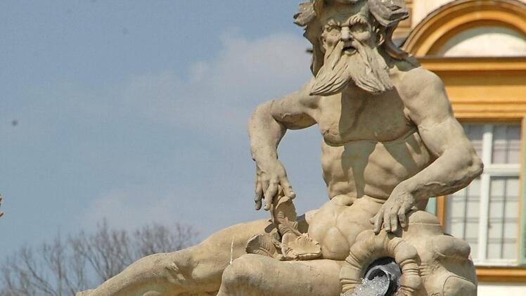 Klassische Skulptur: Neptunbrunnen in Seehof Foto: Ronald Rinklef
