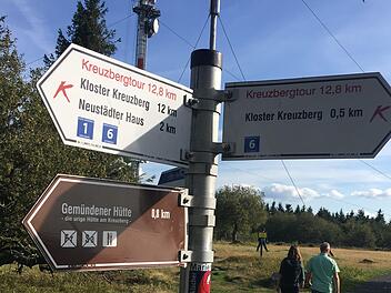 Wo geht es lang? Ganz vorne landete die Kreuzbergtour nicht bei der Wahl zu Deutschlands schönstem Wanderweg. Aber immerhin Platz fünf ist es am Ende für die besondere Extratour doch geworden. Foto: Thomas Pfeuffer