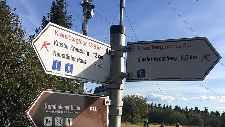 Wo geht es lang? Ganz vorne landete die Kreuzbergtour nicht bei der Wahl zu Deutschlands schönstem Wanderweg. Aber immerhin Platz fünf ist es am Ende für die besondere Extratour doch geworden. Foto: Thomas Pfeuffer