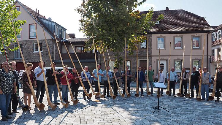 Bereits zum 6. Mal gastieren die Teilnehmer des Alphornbläserseminars im Rahmen der Konzertreihe Hamulissimo am Viehmarkt.