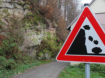 Schwerer als gedacht: Noch immer konnte der Bauausschuss keine zufriedenstellende Lösung für die Sanierung des Kulbitzfelsens finden. Foto: Manuel Stark