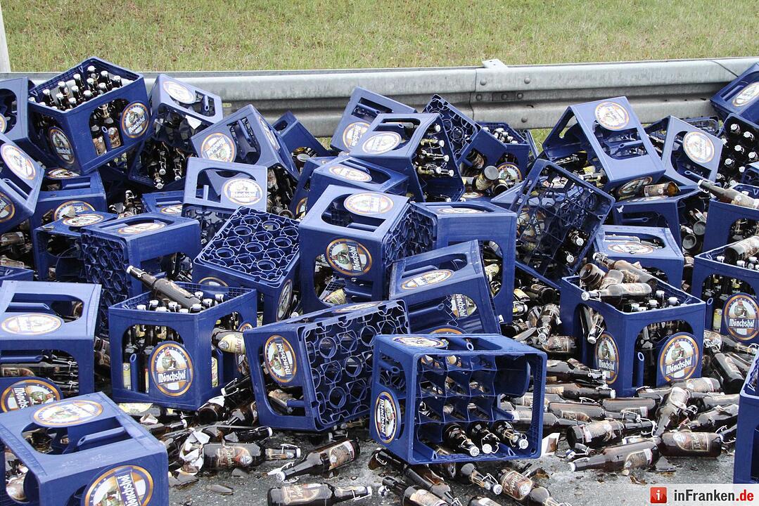Bierlaster verliert 200 Kästen bei Kulmbach