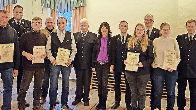 Auf dem Foto von links nach rechts: Bernd Lorenz, Michael Kannengie&szlig;er, Norbert Hofmann, Joachim Ru&szlig;, Heinz Kossert, Bernd Weich, Christine Frie&szlig;, Mario Sterzer, Michelle Valita, Heiko Heierth, Simone Weich, Fabian Weich.