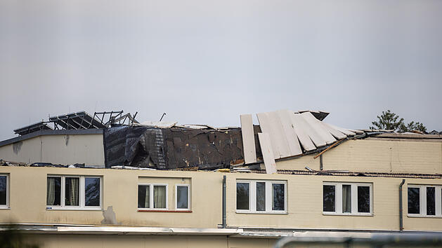 Das Dach der Lagerhalle war aktu einsturzgef&auml;hrdet.
