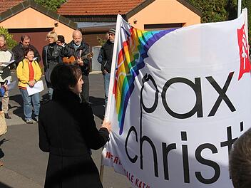 Den Friedensgedanen stellte die Bistumsstelle "Pax Christi" am Tag der Deutschen Einheit in den Mittelpunkt. Fotos: Gerd Schaar