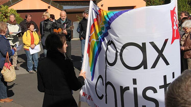 Den Friedensgedanen stellte die Bistumsstelle "Pax Christi" am Tag der Deutschen Einheit in den Mittelpunkt. Fotos: Gerd Schaar