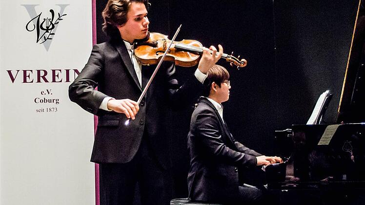 Der Geiger Elin Kolev und der Pianist Uram Kim gastierten beim Coburger "Verein".Foto: Jochen Berger