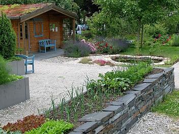 Der Kreislehrgarten auf dem ehemaligen Landesgartenschaugelände (unser Bild) sowie verschiedene Anwesen in der Kronacher Siedlung - stehen im Mittelpunkt des "Tags der offenen Gartentür" am Sonntag, 24. Juni.                                           Foto: Gerd Fleischmann