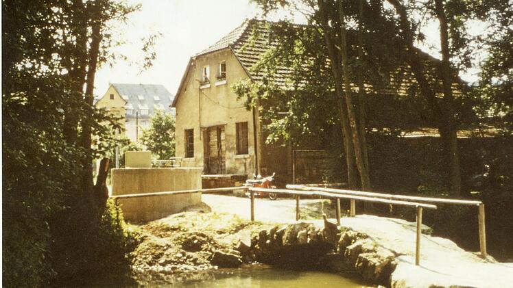 So sah die Molkerei von Ernst Blümlein am Lauerarm aus. Im Hintergrund das noch vorhandene Trafohäuschen und das Studienseminar. Werner  Schubert