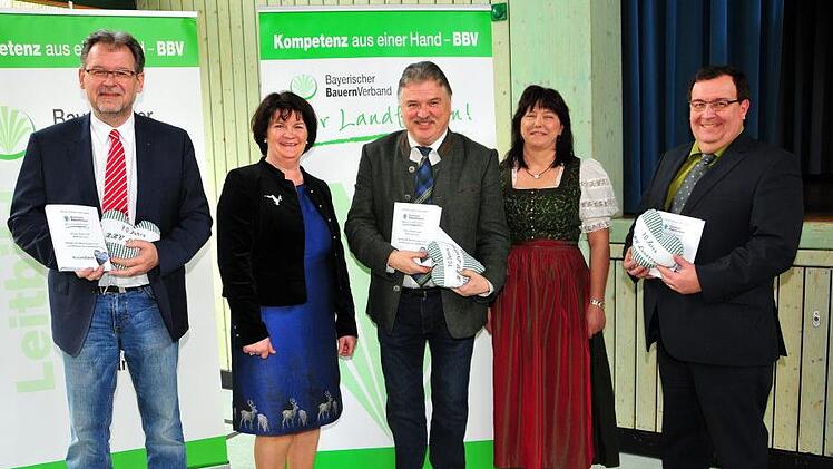 Sie tellten das neue Kochbuch der Kulmbacher Landfrauen vor. Foto: Stephan Herbert Fuchs
