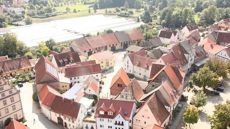 Aussichtsreicher Arbeitsplatz. Vom Kran aus bietet sich dieser Blick auf die Altstadt. Foto: Heike Beudert