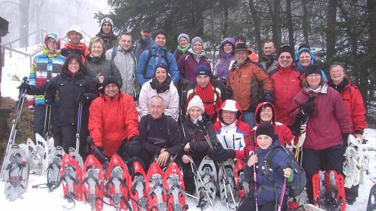 Die sportlichen Teilnehmer der Schneeschuhwanderung.