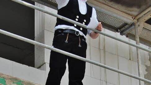 Klaus Hayer, Geschäftsführer der Baufirma Bindrum & Sohn (Hammelburg), beim Richtspruch. Foto: Sigismund von Dobschütz