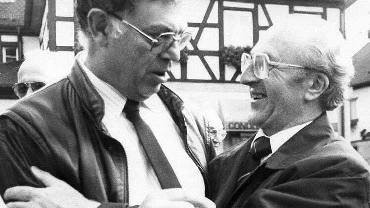 Pierre Brasselet und Hans Ort: die Begr&uuml;nder der Partnerschaft und Unterzeichner der Urkunde im Jahr 1988  Foto: Archiv