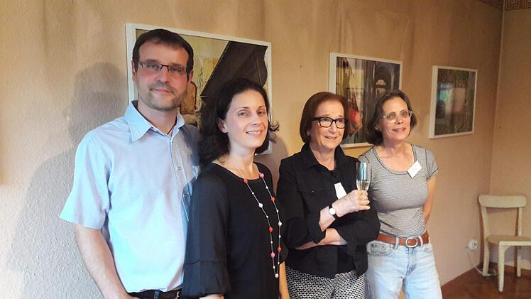 Stellen sich wider das Vergessen: Oliver und Christine Schikora, Linde Unrein und Mia Hochrein. Hartmut Hessel