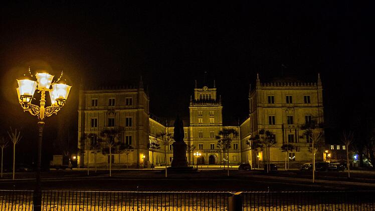 Coburg in einer verschneiten Winternacht: Blick auf Schloss EhrenburgFoto: Jochen Berger