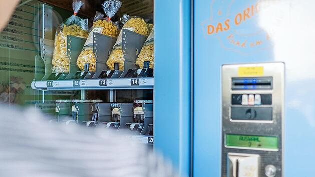 Der Automat der Familie Teuchgräber ist einfach zu bedienen.