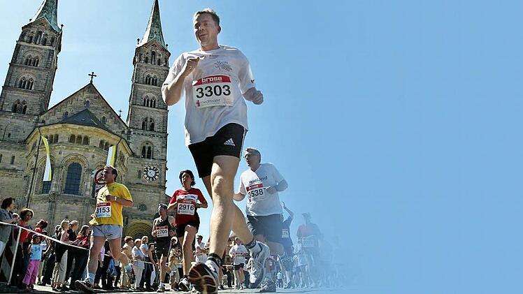 Böse Dinge geschehen im Vorfeld des Bamberger Weltkulturerbelaufes 2015 - hier ein Bild aus früheren Jahren - in Friederike Schmöes neuem Krimi. Der seit 2003 veranstaltete Wettbewerb zählt vom Streckenprofil her zu den anspruchsvollsten unter den großen Halbmarathons in Deutschland. In Schmöes Krimi herrscht Laufzwang. Foto: Marcus Führer dpa/lby
