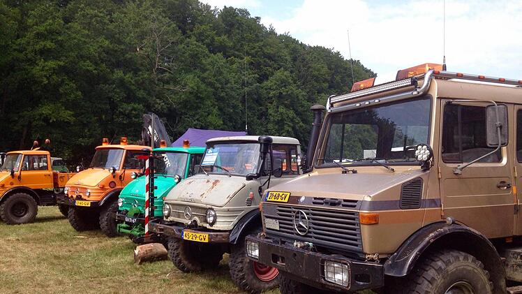 Unimog-Treefen in Oberbach. Foto: Sebastian Schmitt-Mathea