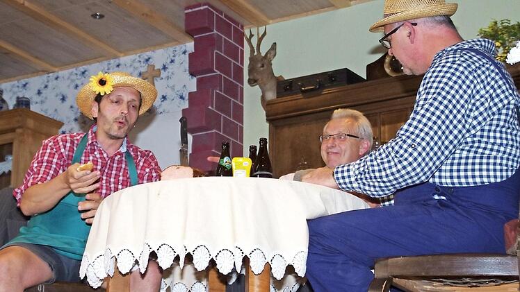 Bei Leberkäs und Bier philosophieren die Freunde Peter Busch (Thomas Kempf), Friedhelm Bundschuh (Stefan Bornschlegel) und Josef Pfeifer (Dieter Lohneis) über ihr Leben.