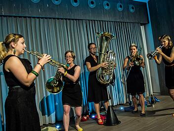 Das Blechbläserinnen-Quintett Brassessoires wurde in Coburg ausdauernd bejubelt (von links): Isabella Hauser, Franziska Lehner, Christina Schauer, Katharina Obereder und Hedwig-Martha Emmerich.Jochen Berger