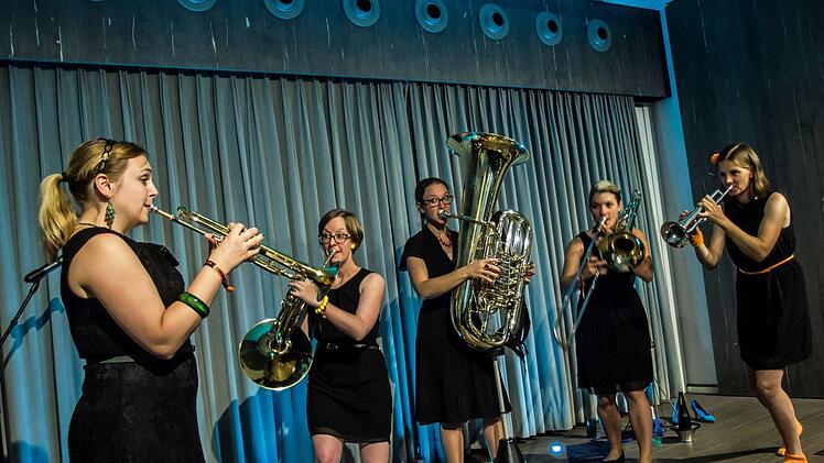Das Blechbläserinnen-Quintett Brassessoires wurde in Coburg ausdauernd bejubelt (von links): Isabella Hauser, Franziska Lehner, Christina Schauer, Katharina Obereder und Hedwig-Martha Emmerich.Jochen Berger