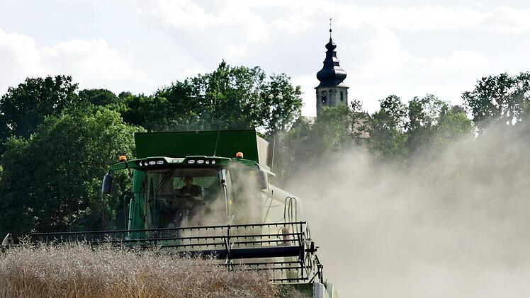 Ende der Rapsernte unterhalb der Hankirche bei Prächting Foto: Andreas Welz