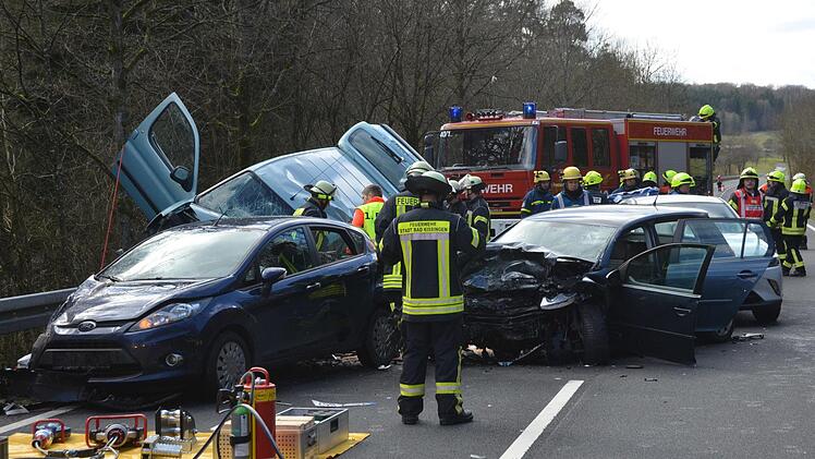 Auf der Staatsstra&szlig;e 2291 im Landkreis Bad Kissingen kam es am Sonntag zu einem t&ouml;dlichen Verkehrsunfall. Foto:  Peter Rauch
