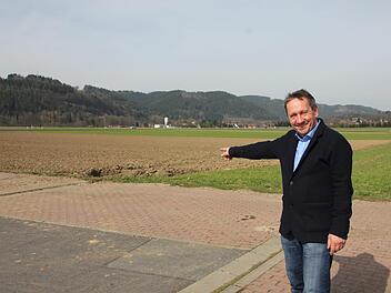 Marktrodachs Bürgermeister Norbert Gräbner will das Gewerbegebiet "Gries III" in den nächsten Jahren um zehn bis 14 Hektar in Richtung Zeyern erweitern. Foto: Veronika Schadeck