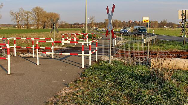 Eine der Problemstellen im Alltagsverkehr ist die Umlaufschranke bei Steppach. Wegen der Bahnlinie ist eine f&uuml;r alle sichere L&ouml;sung allerdings schwer zu finden. Foto: Evi Seeger
