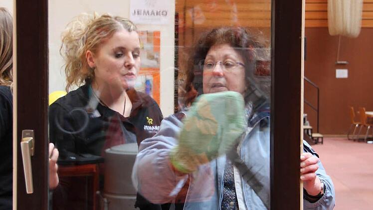 Fensterputzen ohne Putzmittel und ohne Streifen? Das geht, zeigte ein Aussteller.