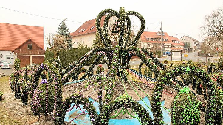 Der Osterbrunnen in Bieberbach. Foto: Ferdinand Merzbach