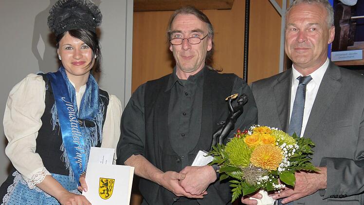 Experimentelle Puppenkunst: Christoph Jacobs. Foto: Berthold Köhler