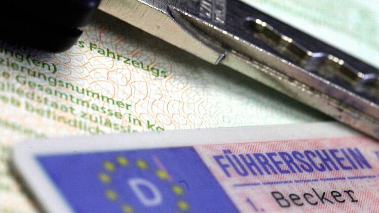 Bundeskanzlerin Angela Merkel (CDU) hat eine z&uuml;gige Einf&uuml;hrung von Fahrverboten als eigenst&auml;ndige Sanktion im allgemeinen Erwachsenen- und Jugendstrafrecht angemahnt. Foto: dpa