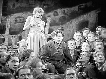 Szene aus dem monumentalen Stummfilm "Metropolis" aus dem Jahr 1926 Foto: Warner