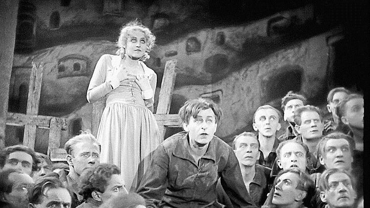 Szene aus dem monumentalen Stummfilm "Metropolis" aus dem Jahr 1926 Foto: Warner