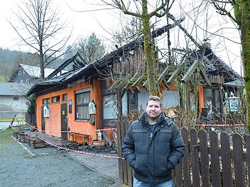 Frank Hertl steht vor den Trümmern seiner Existenz. Foto: Sandra Hackenberg