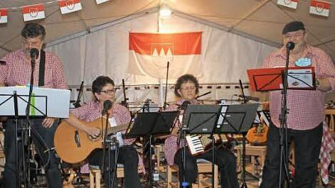 Am Freitagabend war neben der Klampfengruppe auch die Feieromdmussig (Bild) zu hören.