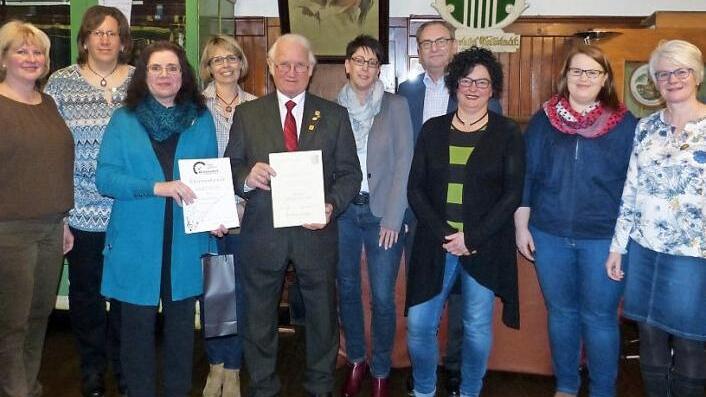 Zu sehen sind die Chormitglieder Isabell Walter (von links), Manuela Schmidt, Elke Hofmann, Heidi Weinkauf, Josef Pflaum, Petra Diwok, Peter Märkel, Birgid Zoeke, Christina Loskarn und Hannelore Kohler. Foto: privat