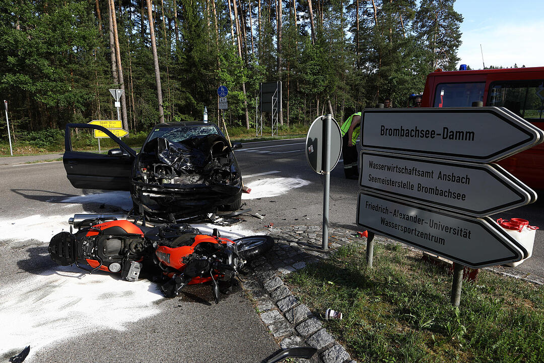 Pleinfeld: 22-jährige Bikerin stirbt bei Unfall