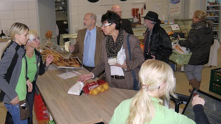 Großer Andrang  am ersten offiziellen Verkaufstag im Kaltenbrunner Itzgrundmarkt.
