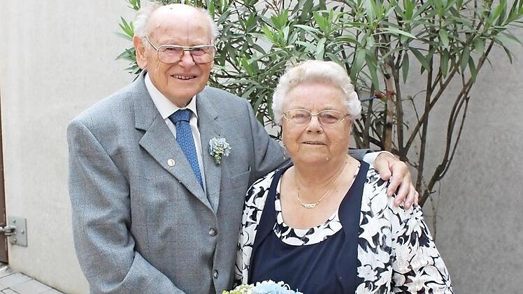 Wilhelm und Rosmarie Arnold haben sich vor 65 Jahren das Jawort gegeben. Foto: Niklas Schmitt