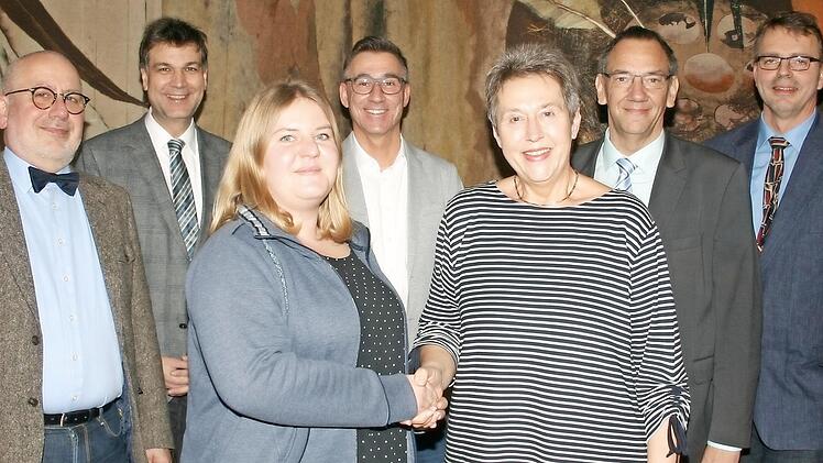 Abschied aus der Diakonie Coburg nach über vier Jahrzenten (von links): Franz K. Schön, Dekan Stefan Kirchberger, Lisa Kober, Sozialamtsleiter Holger Dietz, Sonja Vettermann, Thomas Nowak und Abteilungsleiter Ulrich von Brockdorff Foto: Martin Rebhan