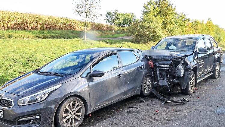 Totalschaden: zwei der an der Kollision beteiligten Unfallfahrzeuge Foto: News5/Merzbach
